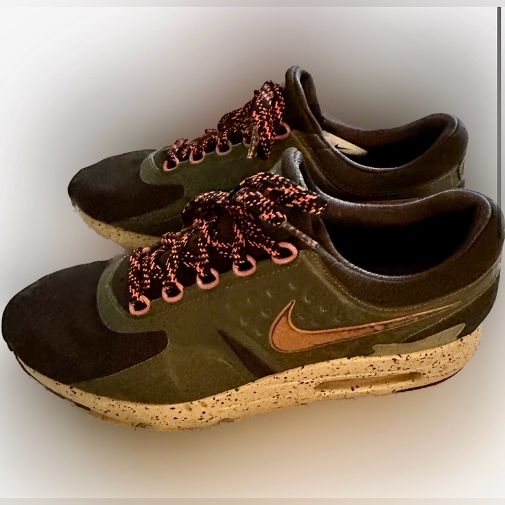 Like New Nike Air Max Zero SE’s, Men’s 8.5 in Cargo Khaki - Picture 4 of 6